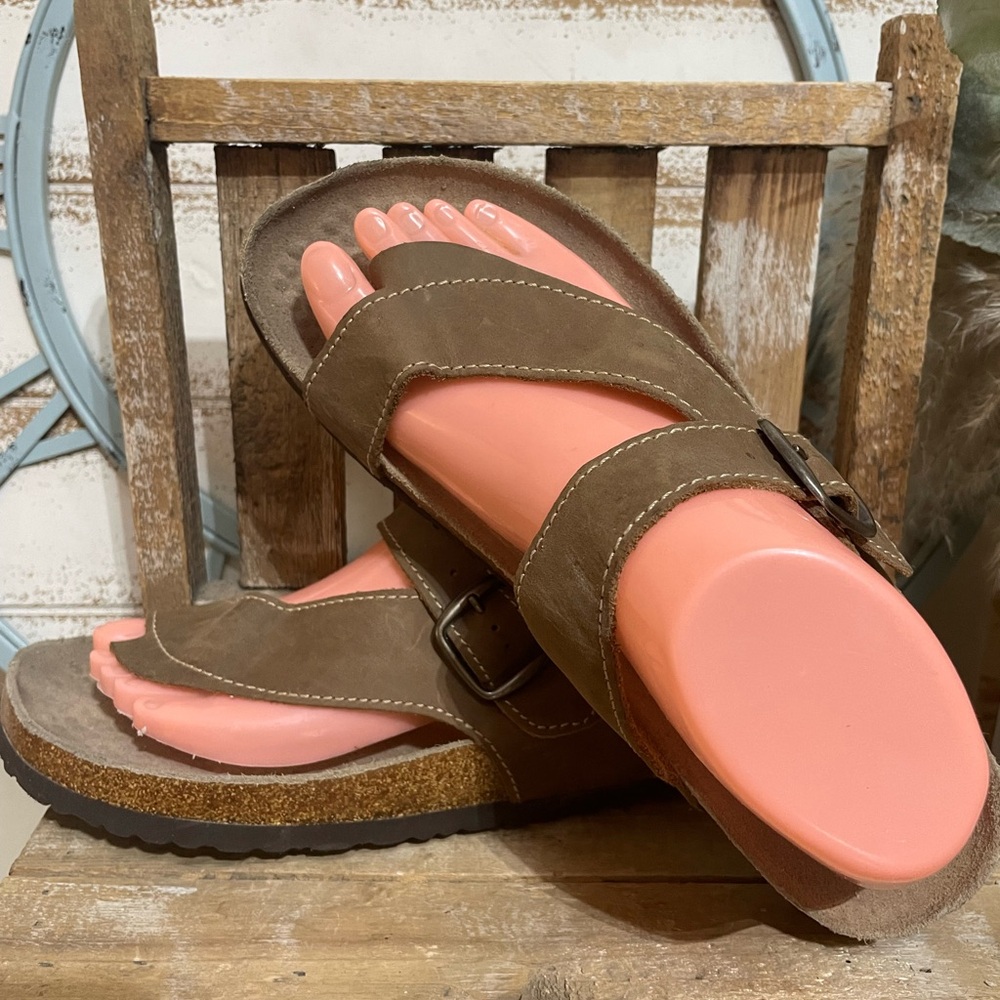 Women’s Trader Bay Genuine Leather Slide Sandals Sz 8.5 Worn ONCE!